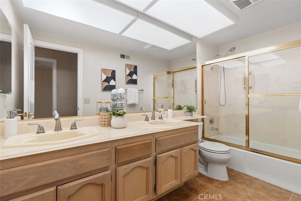 5425 Via Cervantes