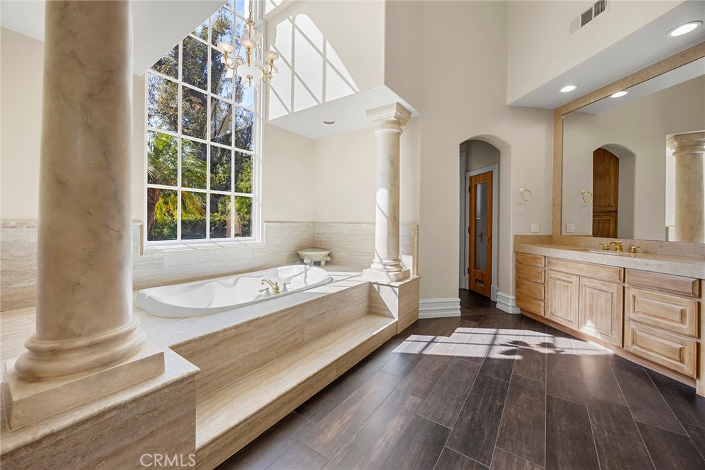 115 S Montgomery