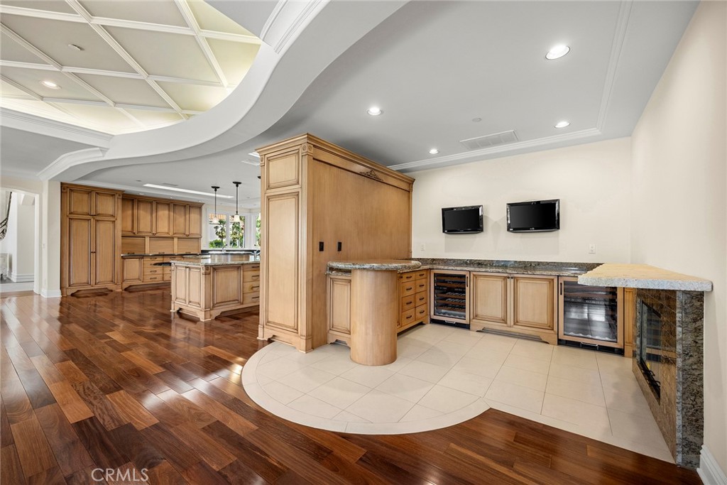 115 S Montgomery