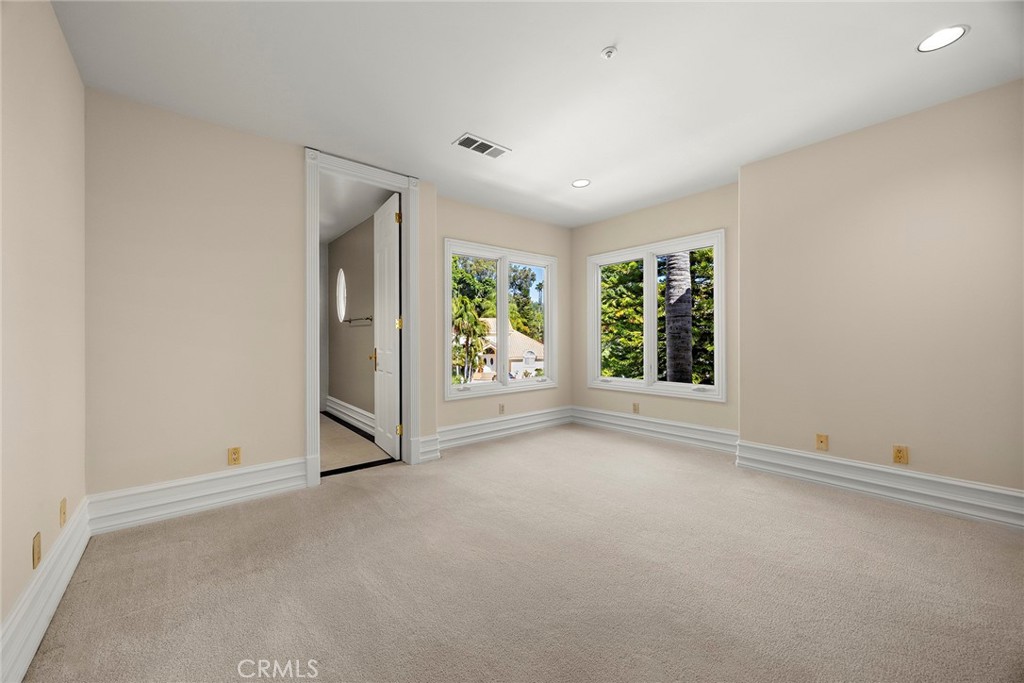 115 S Montgomery