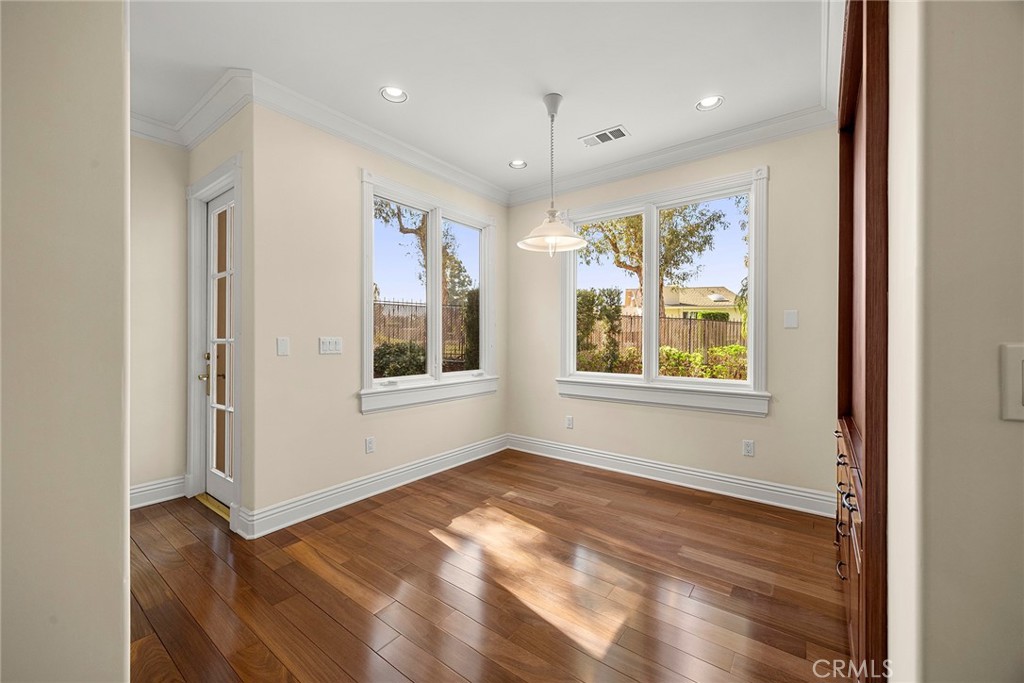 115 S Montgomery