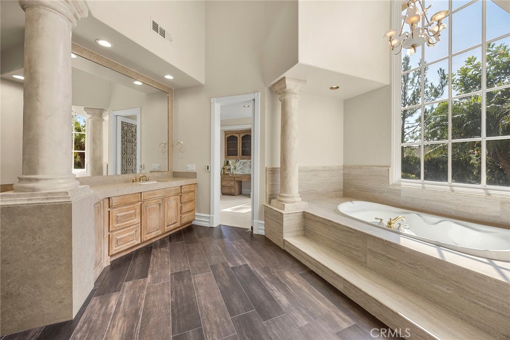 115 S Montgomery