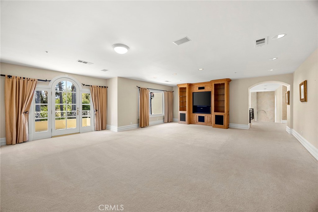 115 S Montgomery
