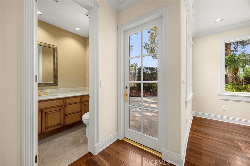 115 S Montgomery