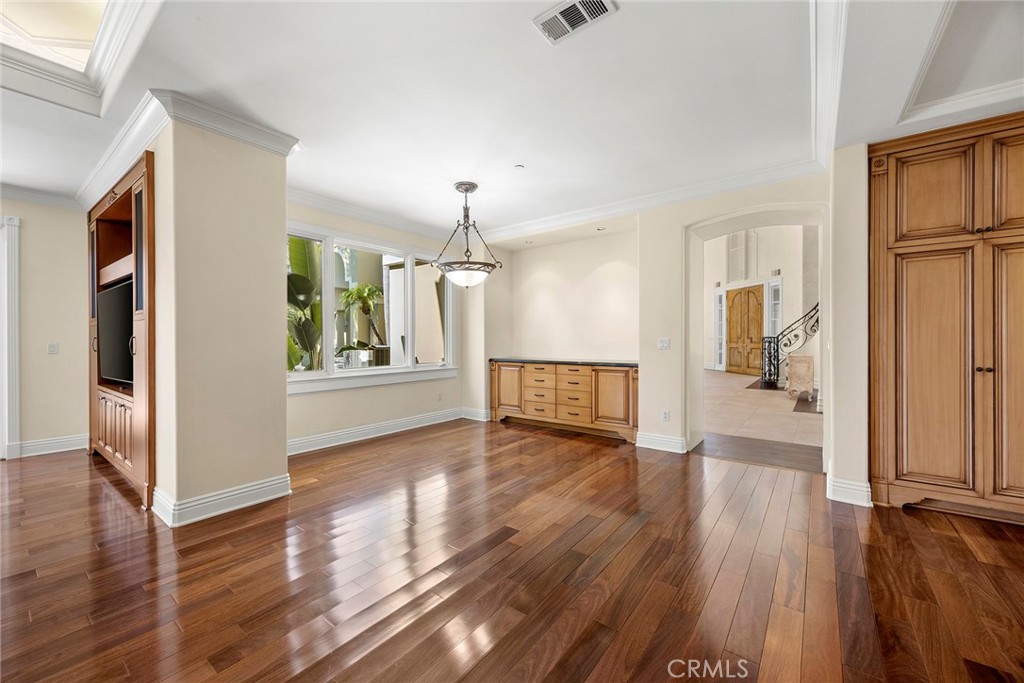 115 S Montgomery