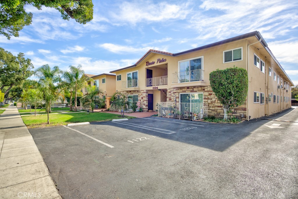 1124 W Huntington Drive 7