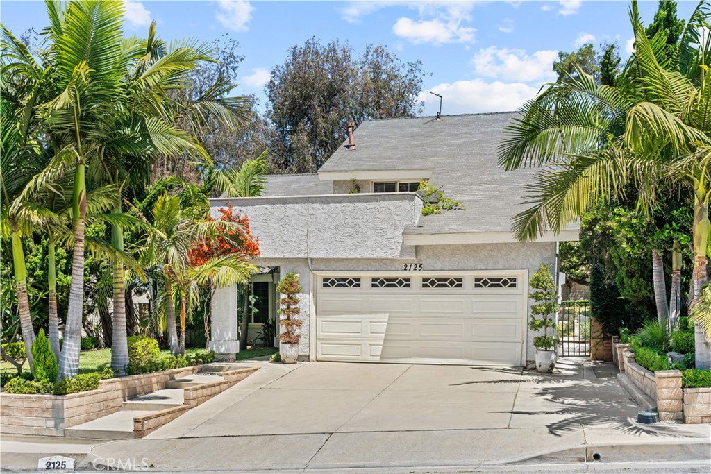 2125 E Loraine