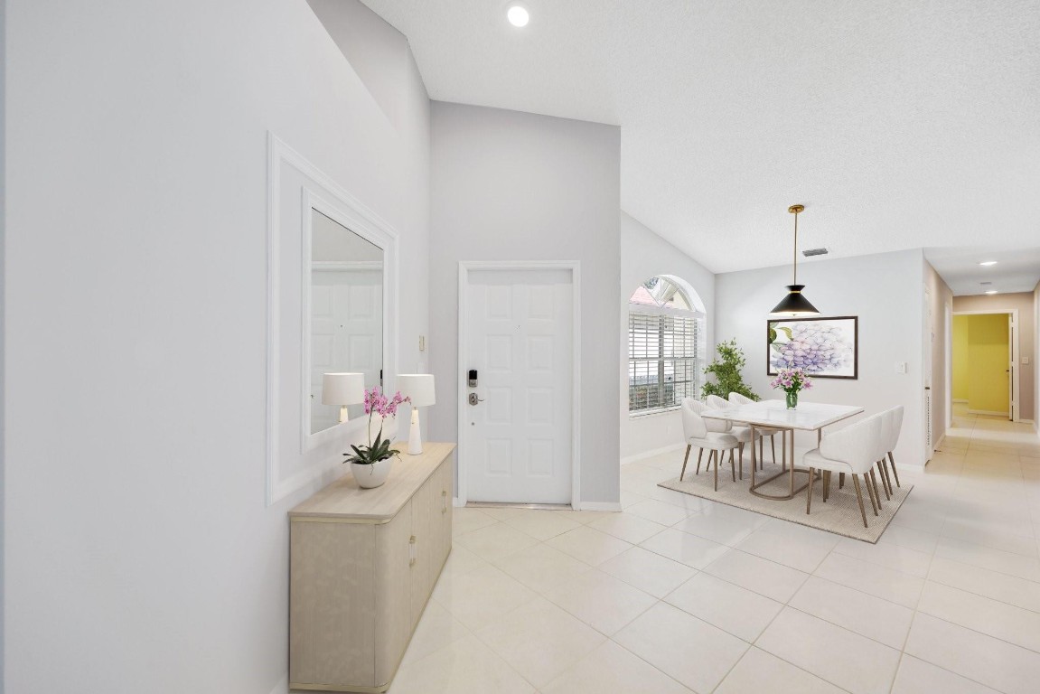 6175 Floral Lakes Dr