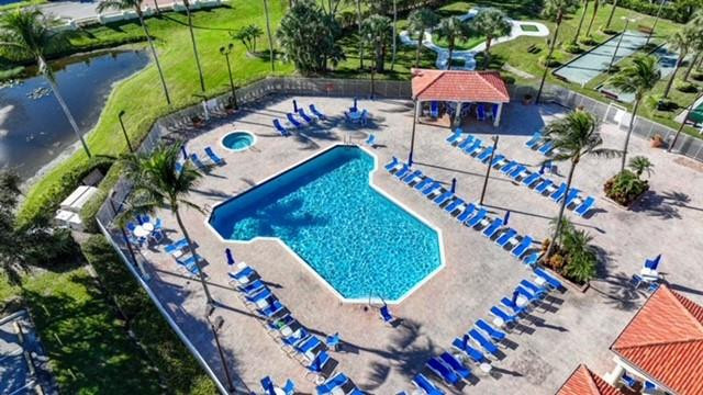 6175 Floral Lakes Dr