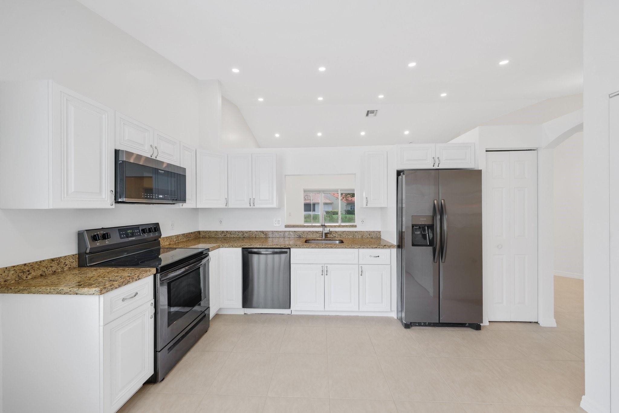 6171 Floral Lakes Dr