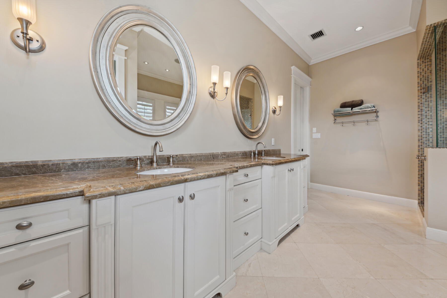 302 Palm Trail