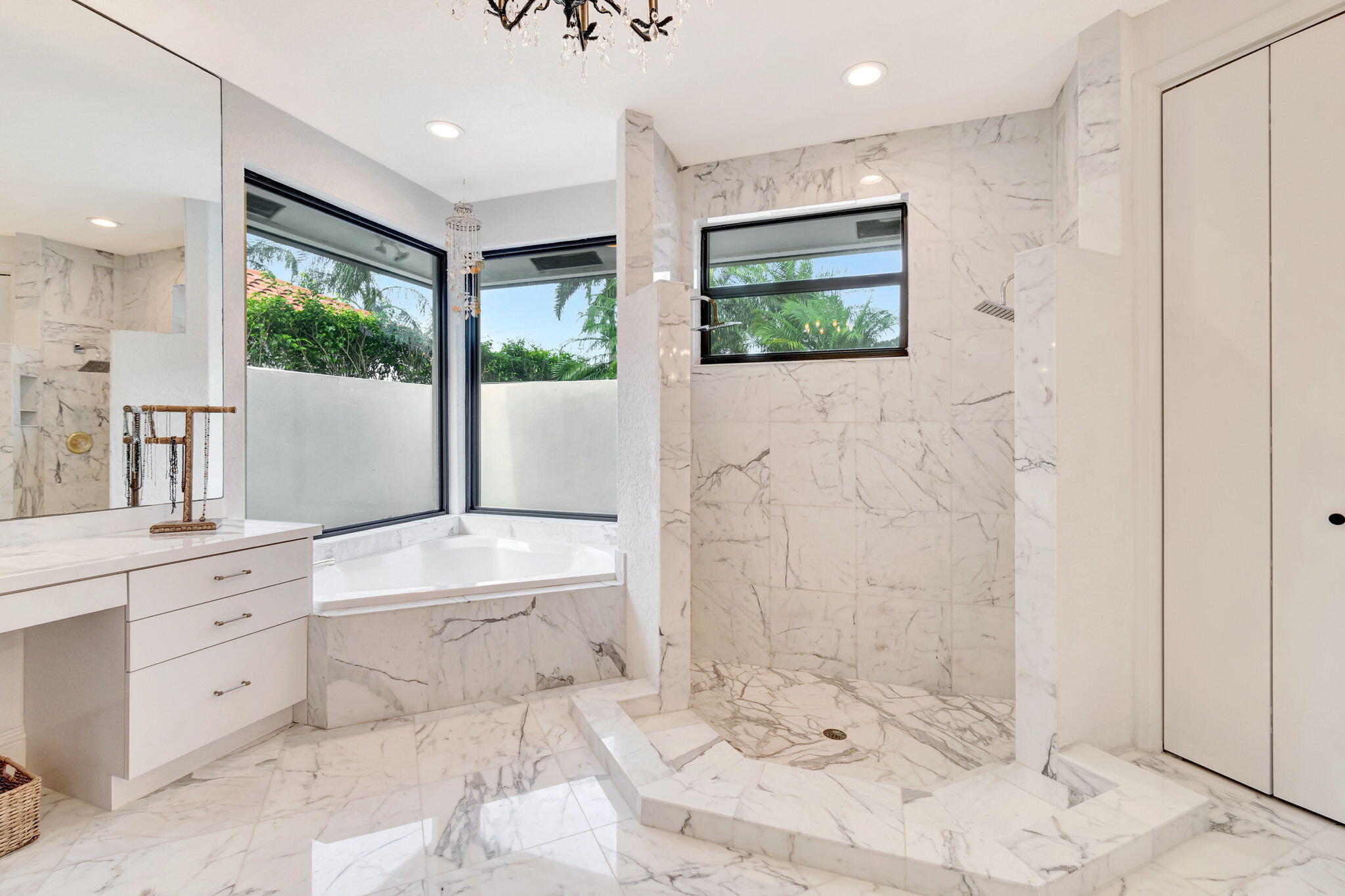 4872 Bocaire Boulevard