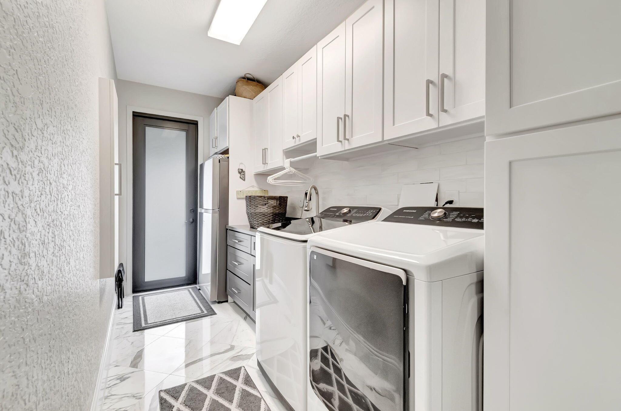 4872 Bocaire Boulevard