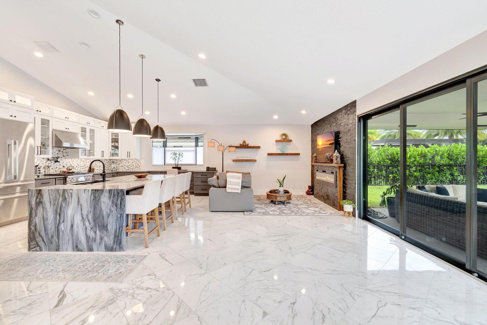 4872 Bocaire Boulevard