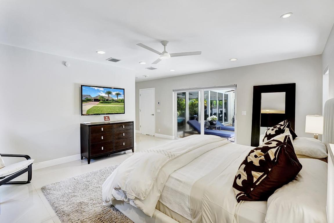 3952 Live Oak Boulevard