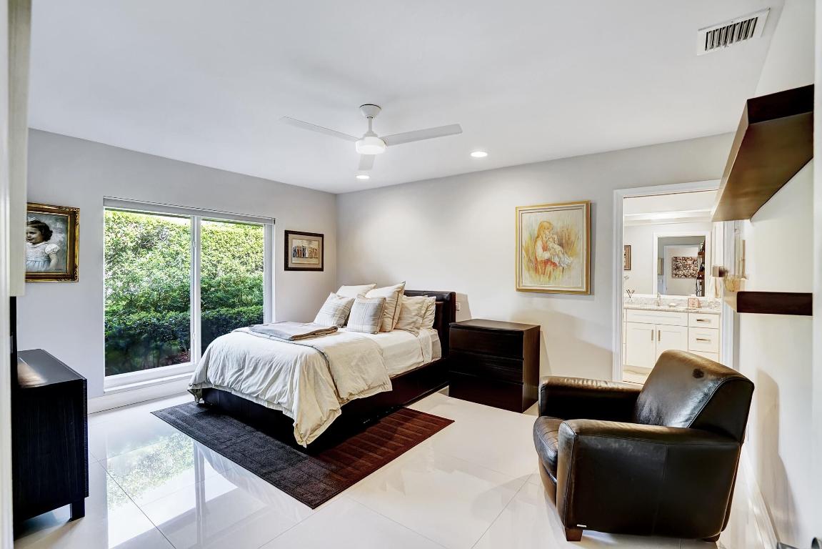 3952 Live Oak Boulevard