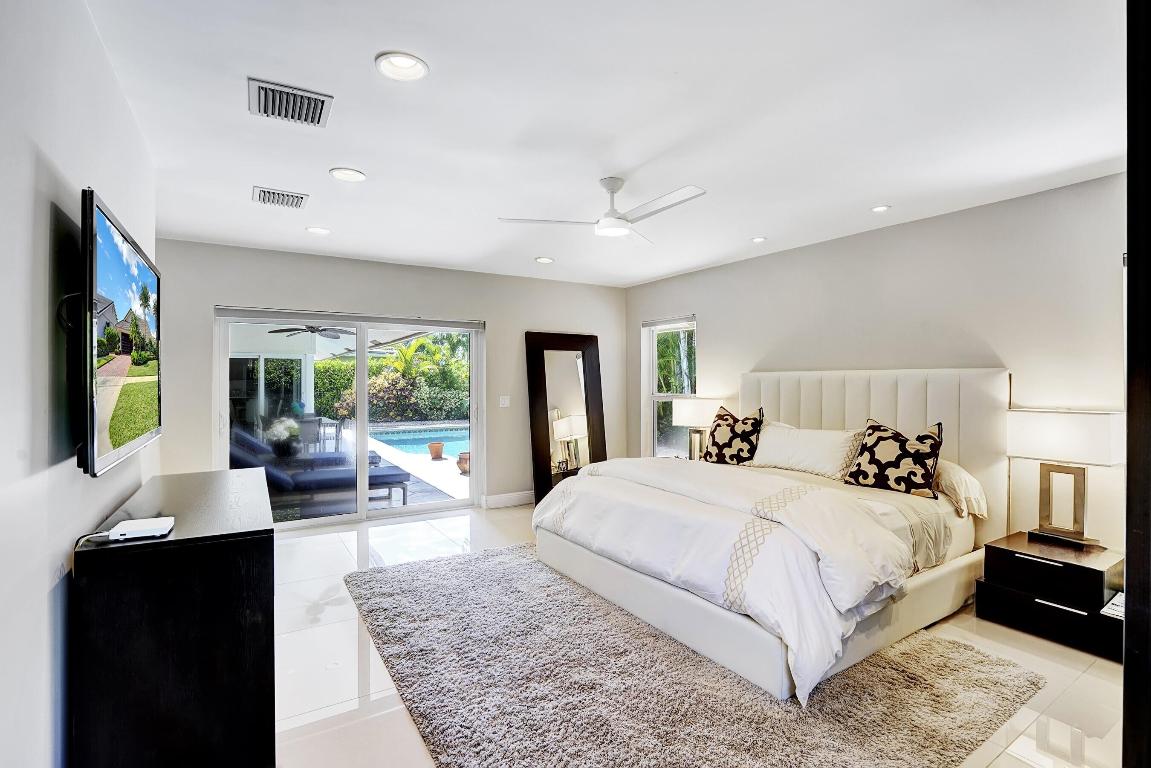 3952 Live Oak Boulevard