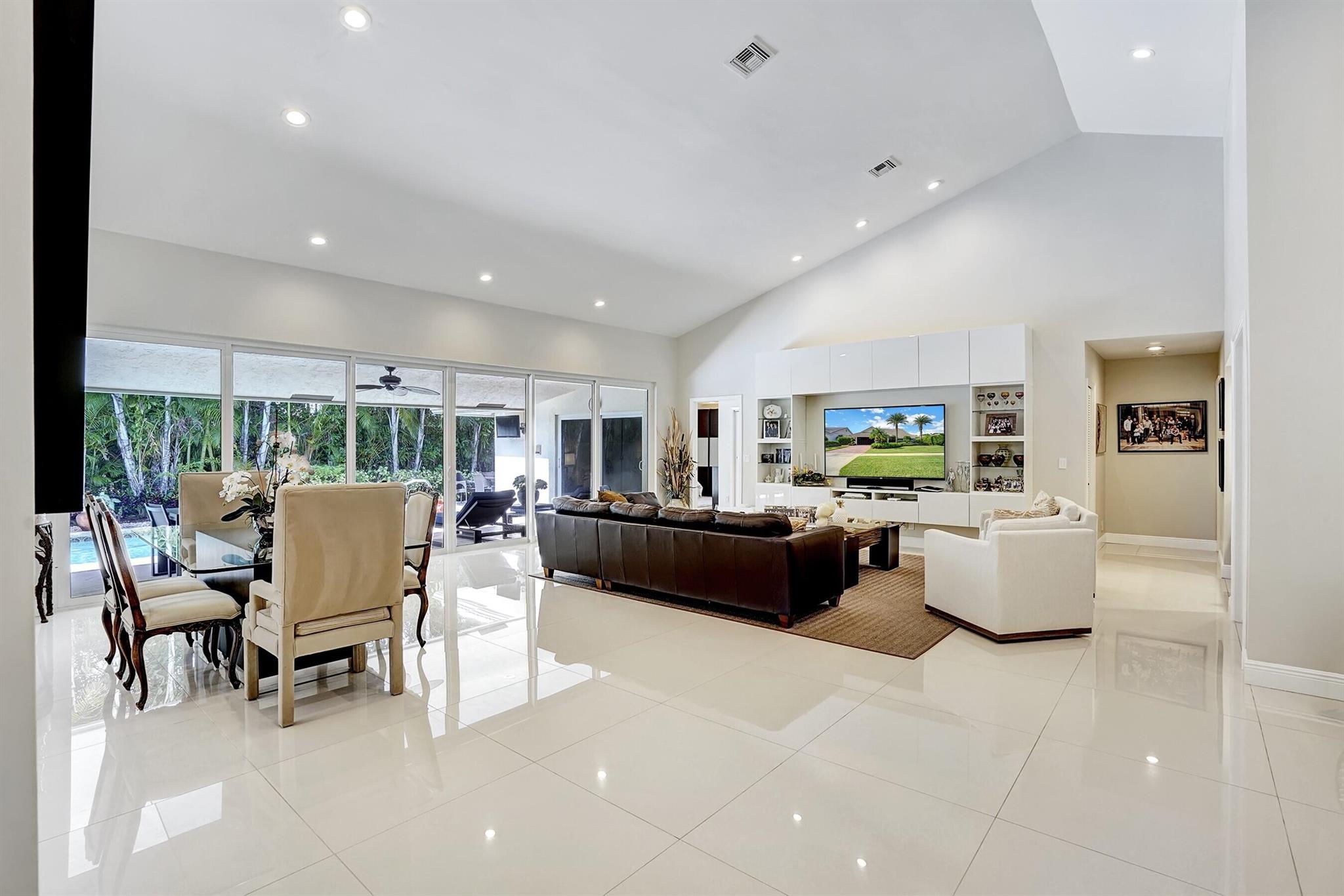 3952 Live Oak Boulevard