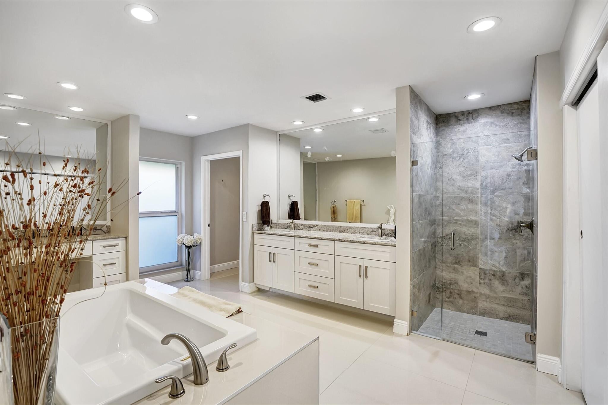 3952 Live Oak Boulevard