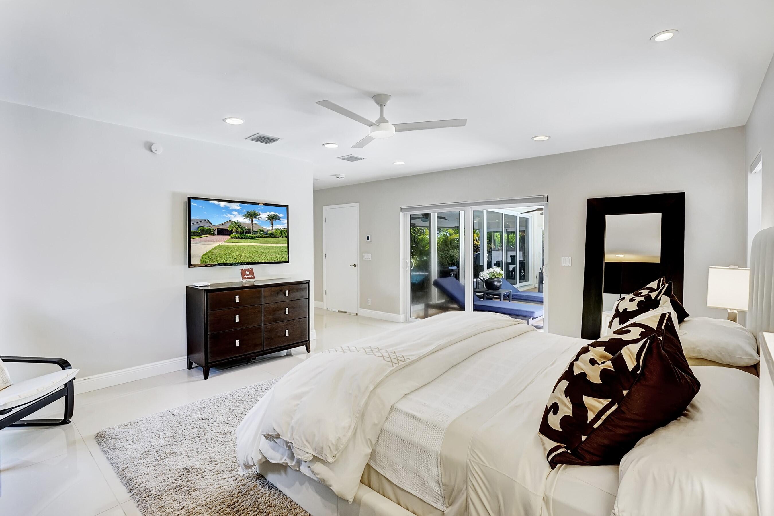 3952 Live Oak Boulevard