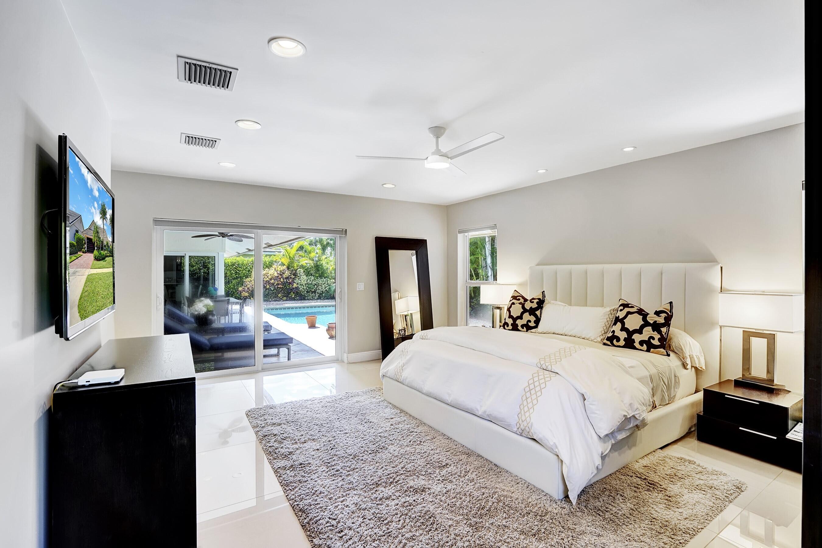 3952 Live Oak Boulevard