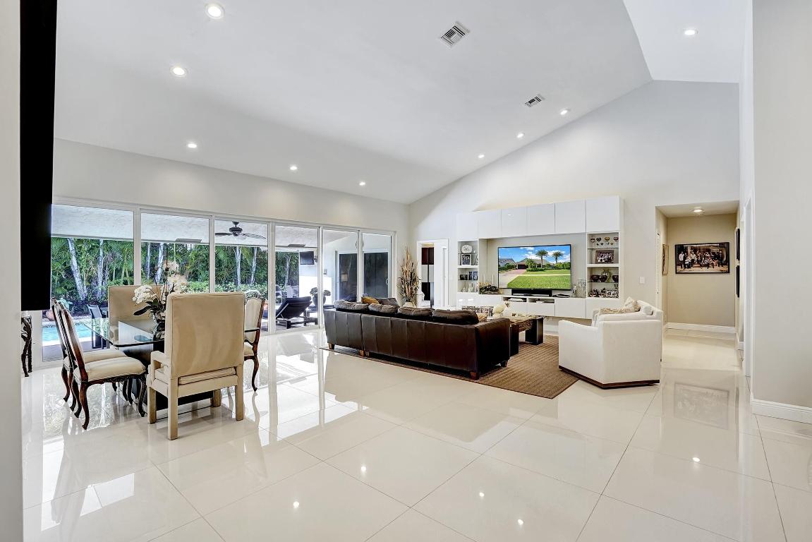 3952 Live Oak Boulevard