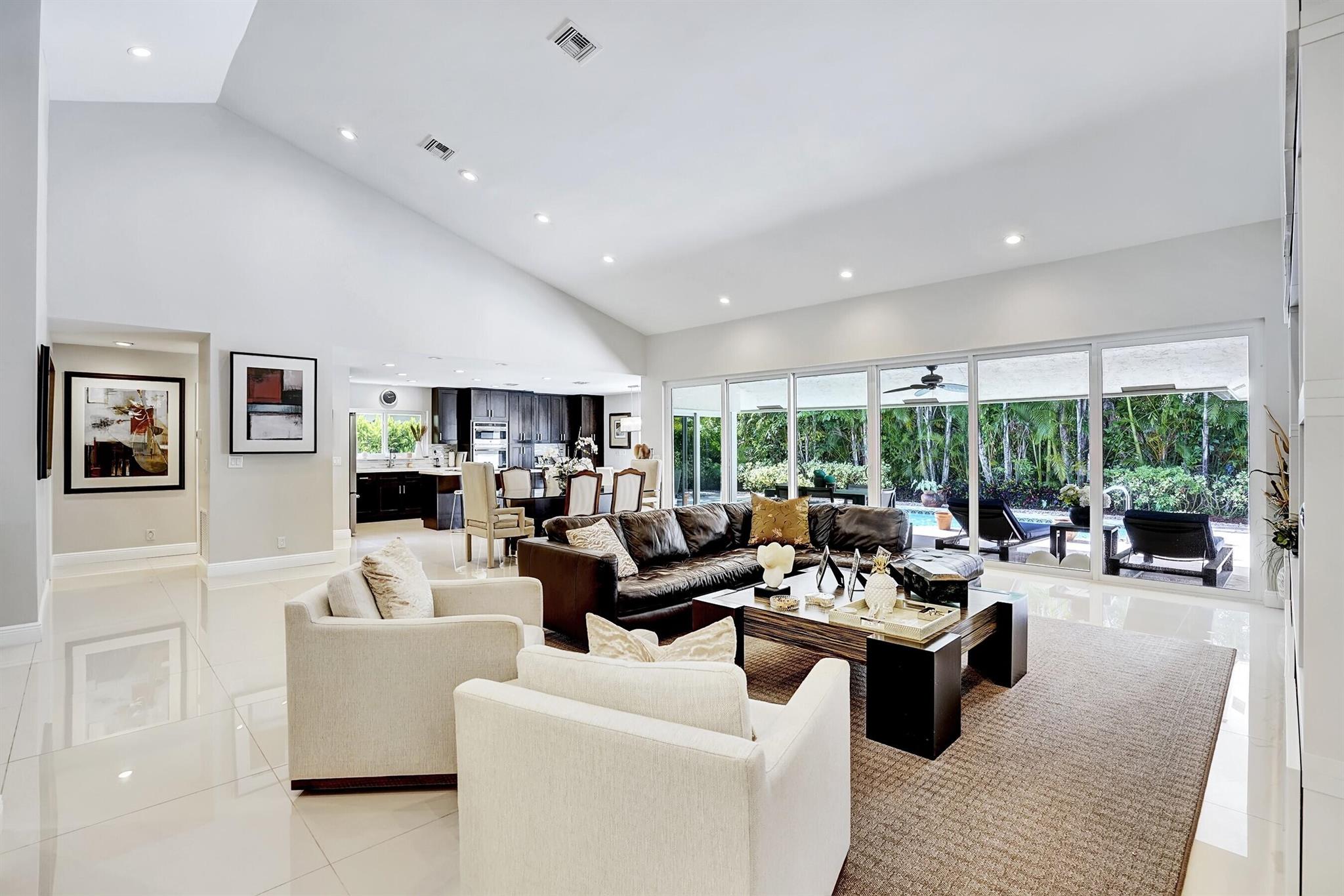 3952 Live Oak Boulevard