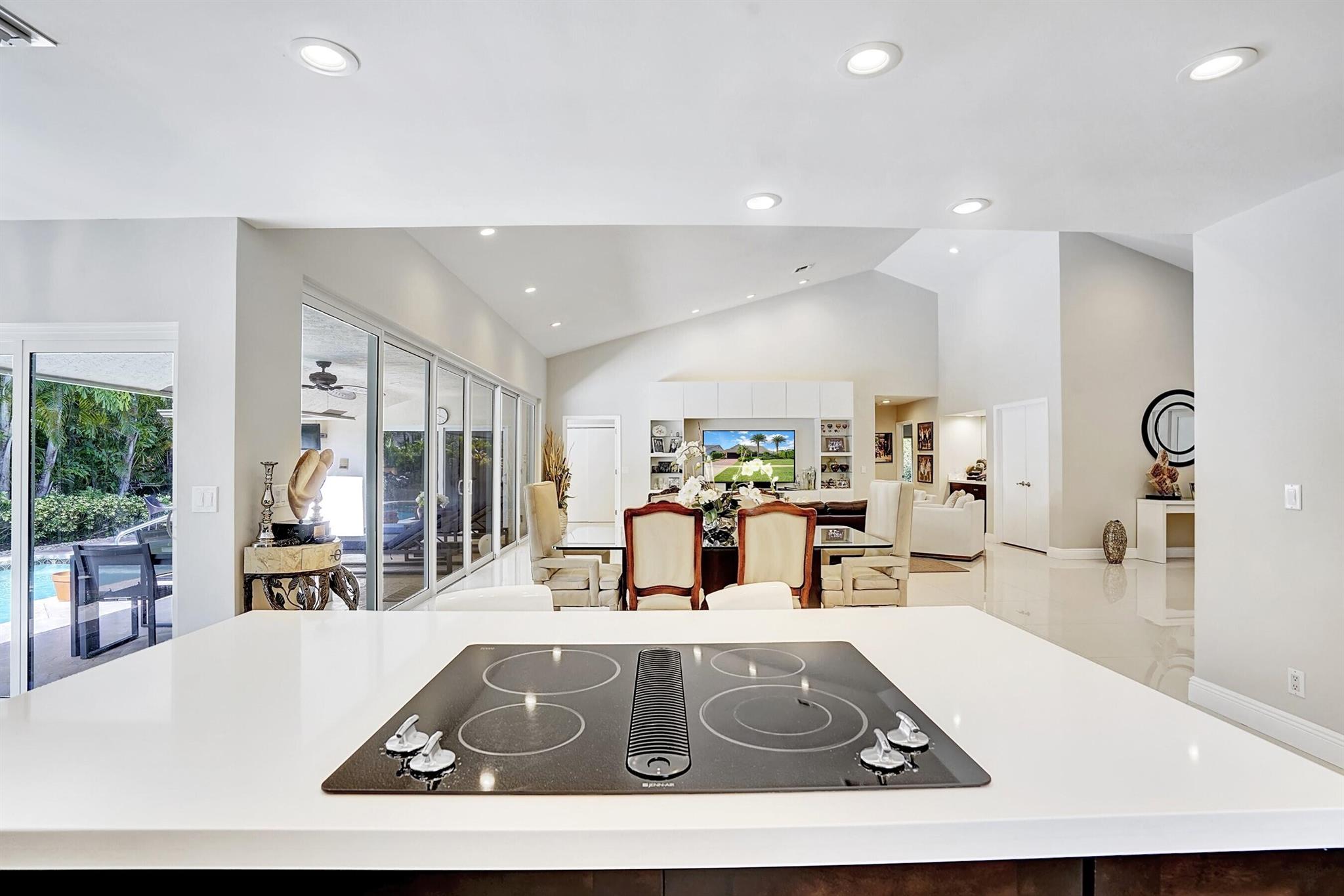 3952 Live Oak Boulevard