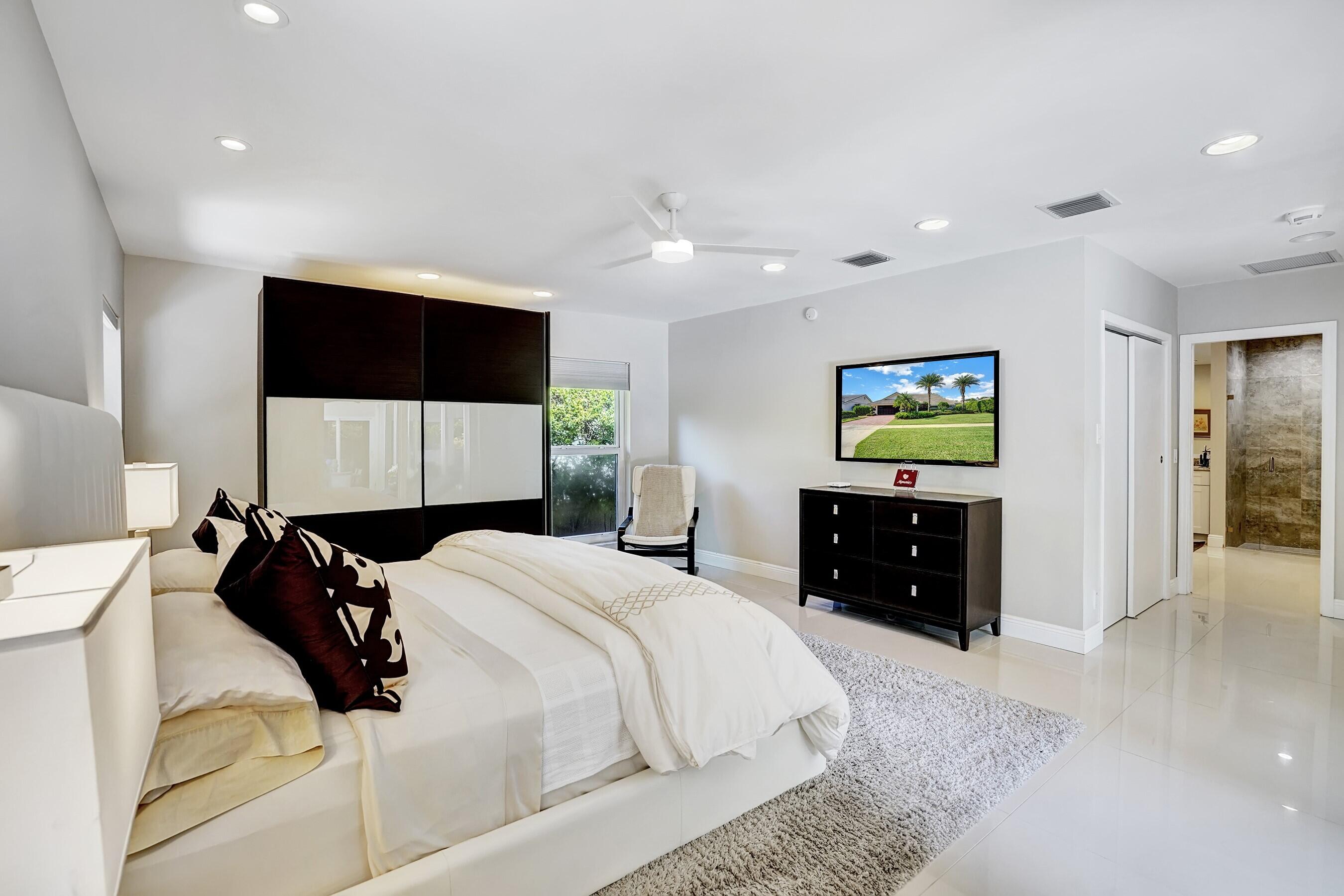 3952 Live Oak Boulevard