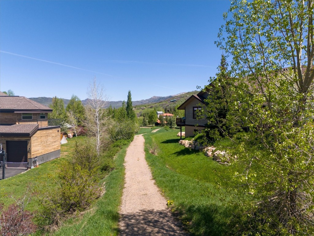 1205 Harwig CIRCLE