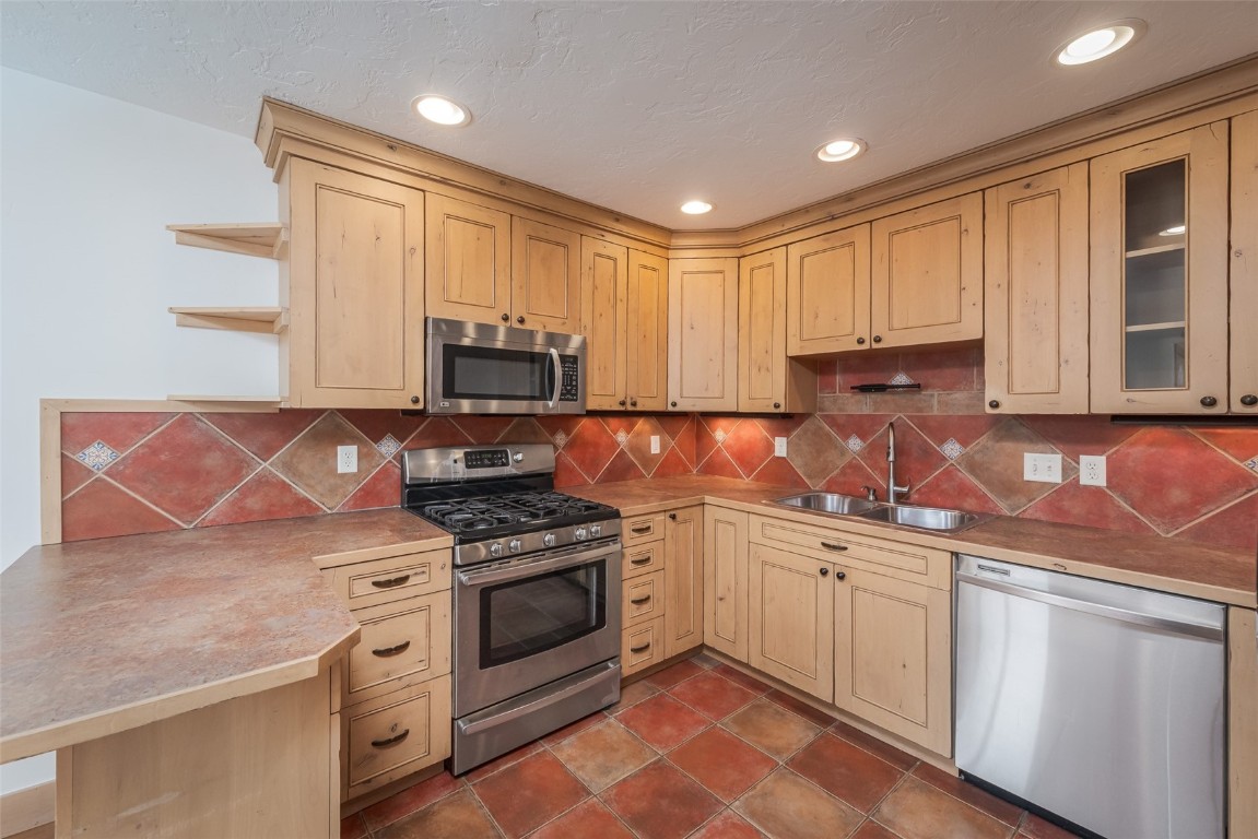 2 Cedar COURT -