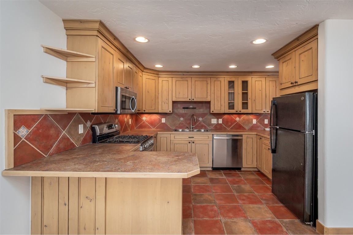 2 Cedar COURT -