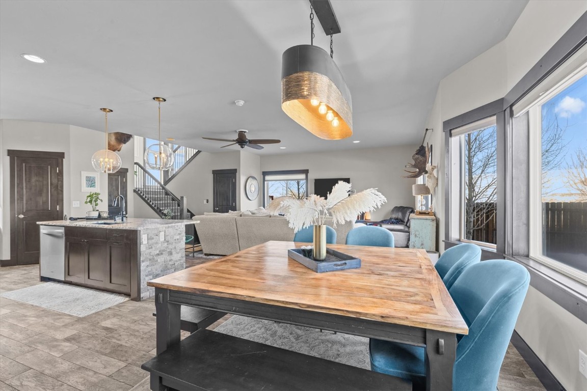 871 Dry Creek South ROAD