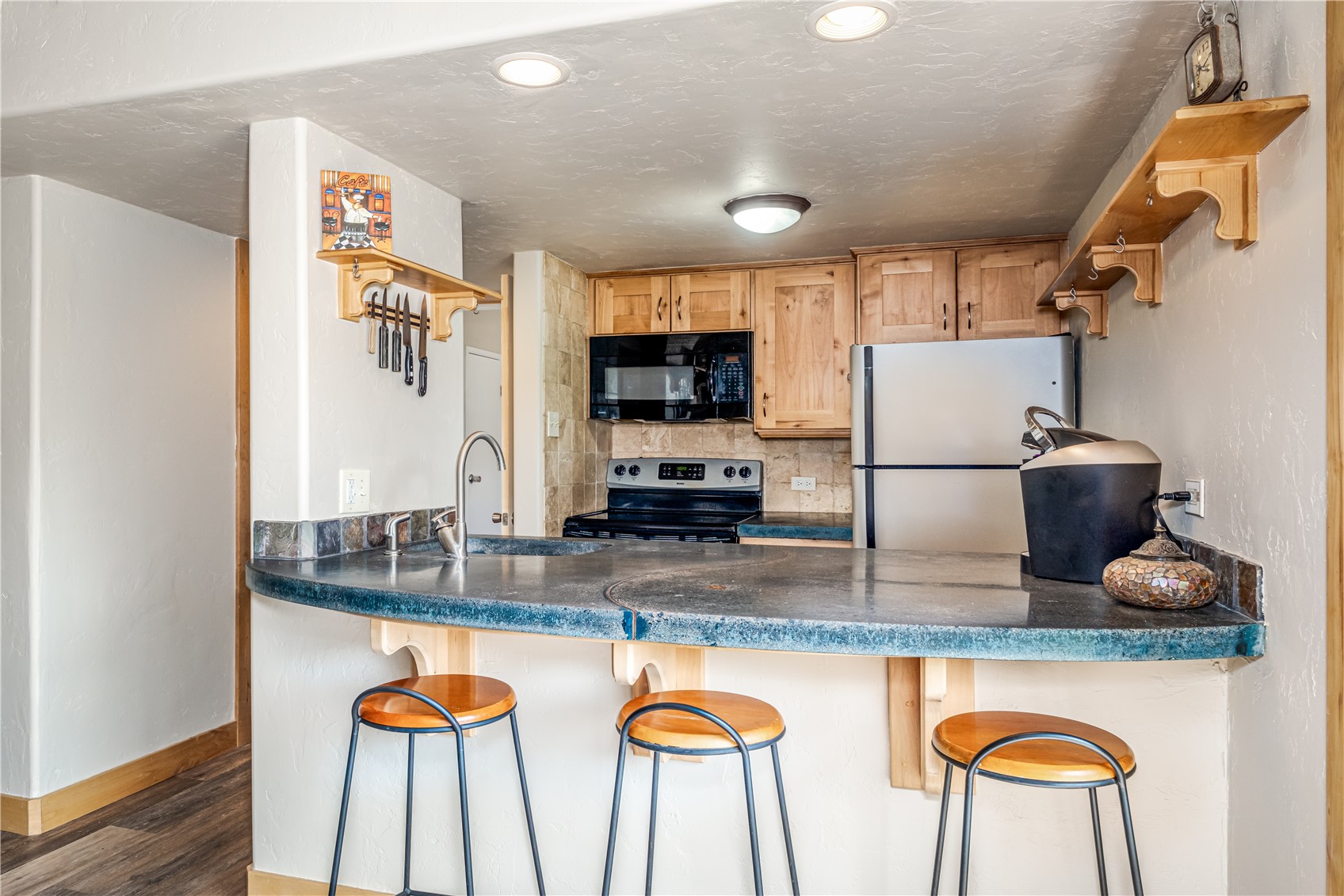 1945 Cornice ROAD 2221