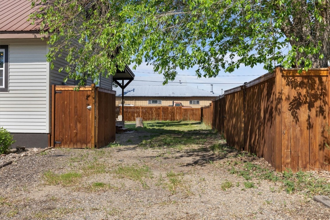 225 N Poplar STREET