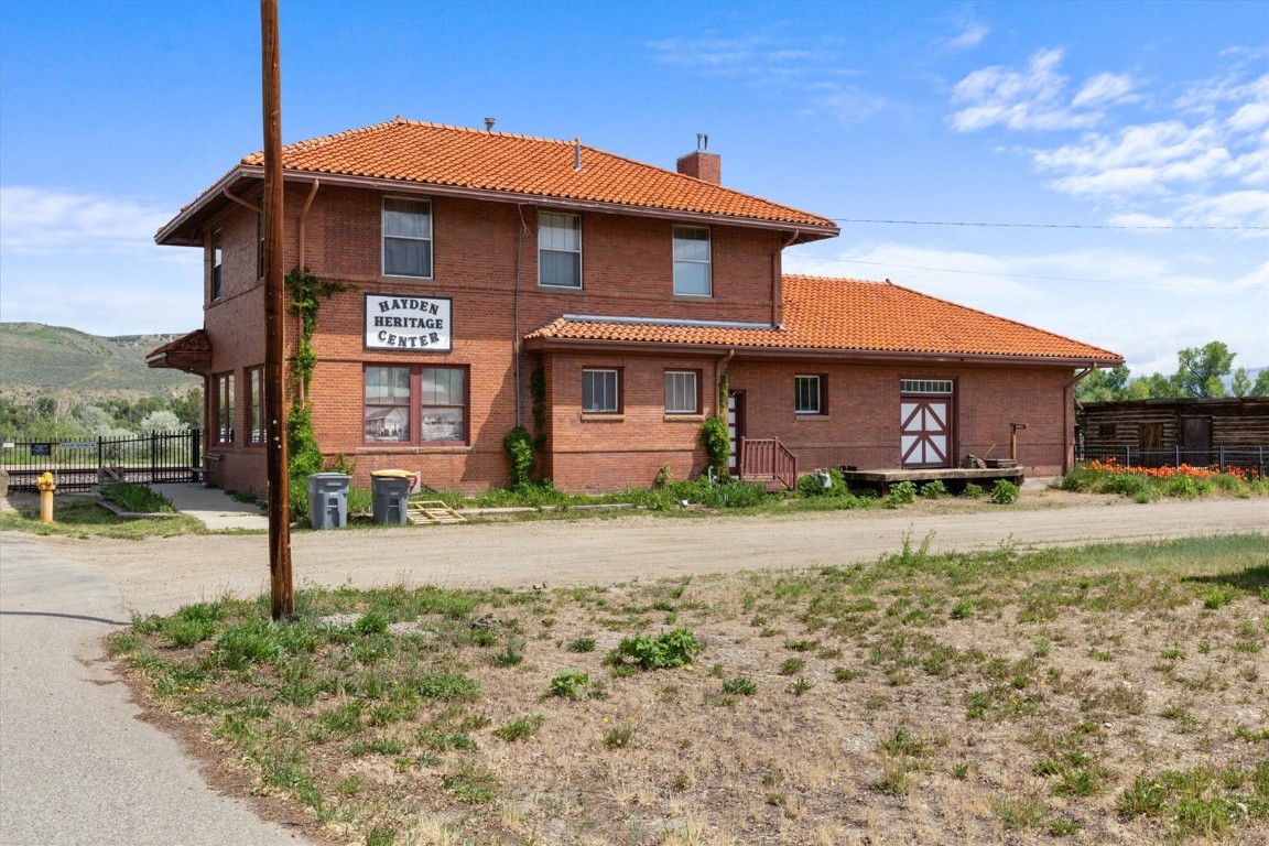 225 N Poplar STREET