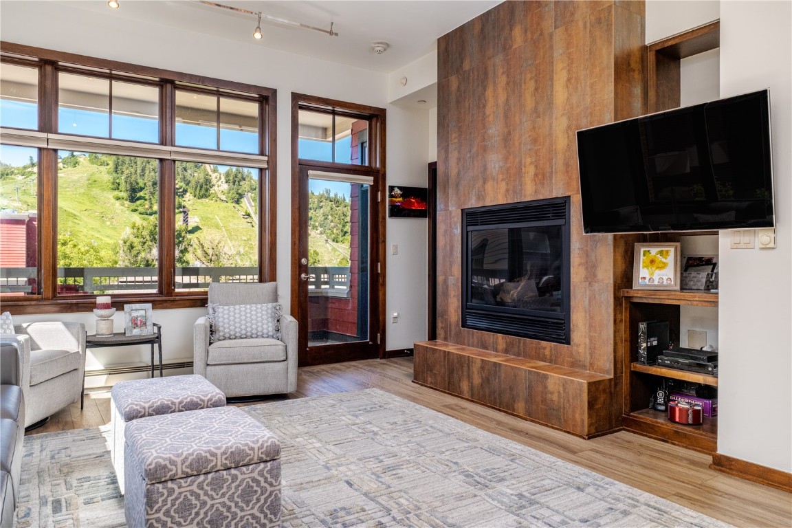 703 Lincoln AVENUE 307