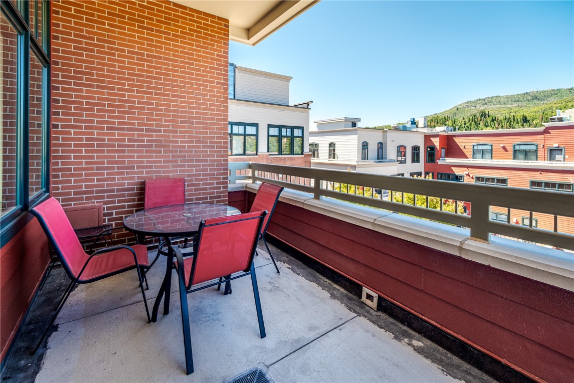 703 Lincoln AVENUE 307