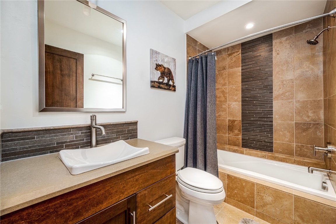 703 Lincoln AVENUE 307