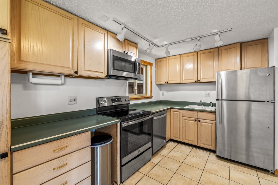 1805 River Queen LANE 303