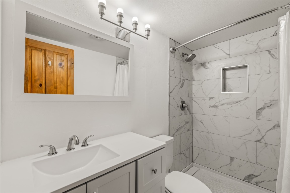 1805 River Queen LANE 303