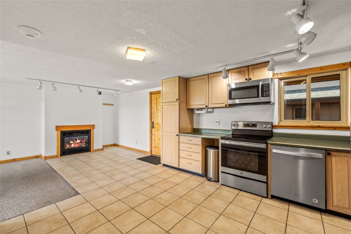 1805 River Queen LANE 303