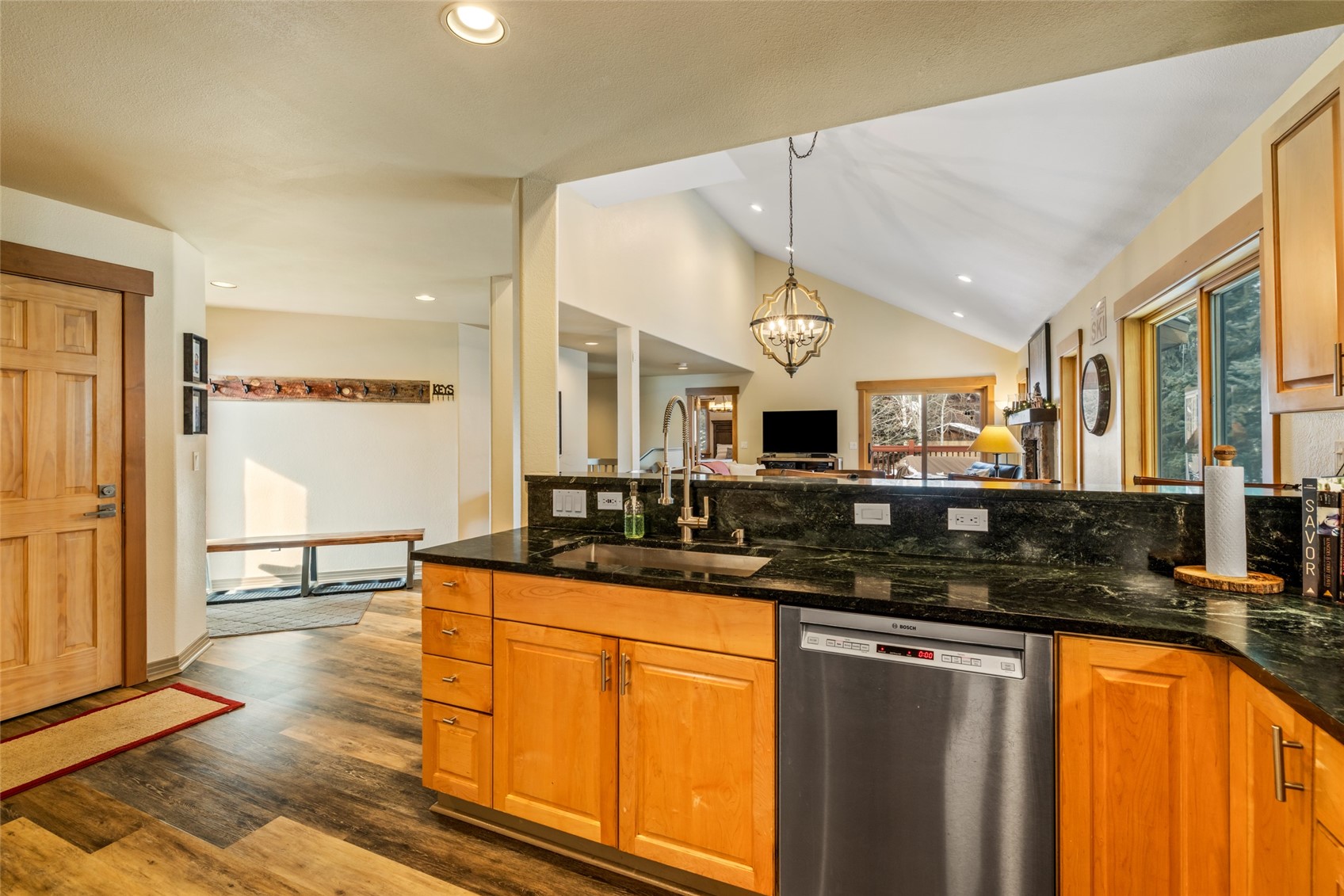 1505 Cascades DRIVE 4