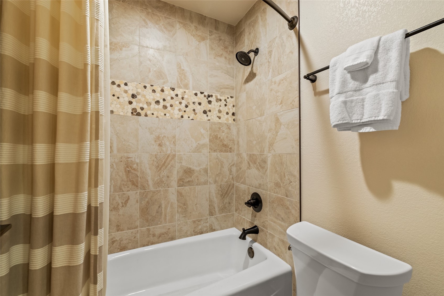 1505 Cascades DRIVE 4