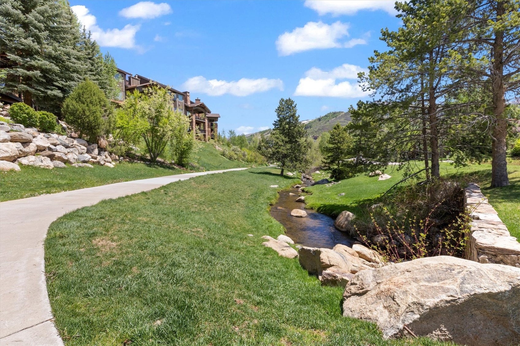 1505 Cascades DRIVE 4