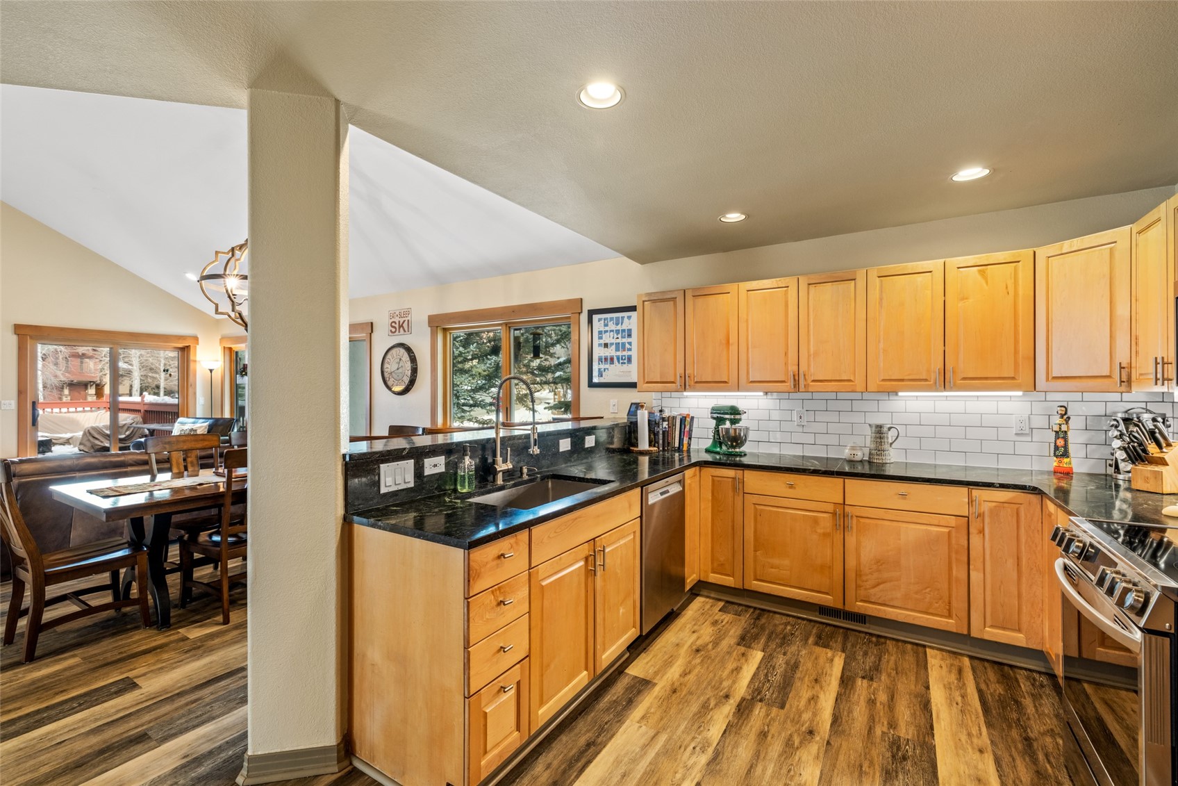 1505 Cascades DRIVE 4