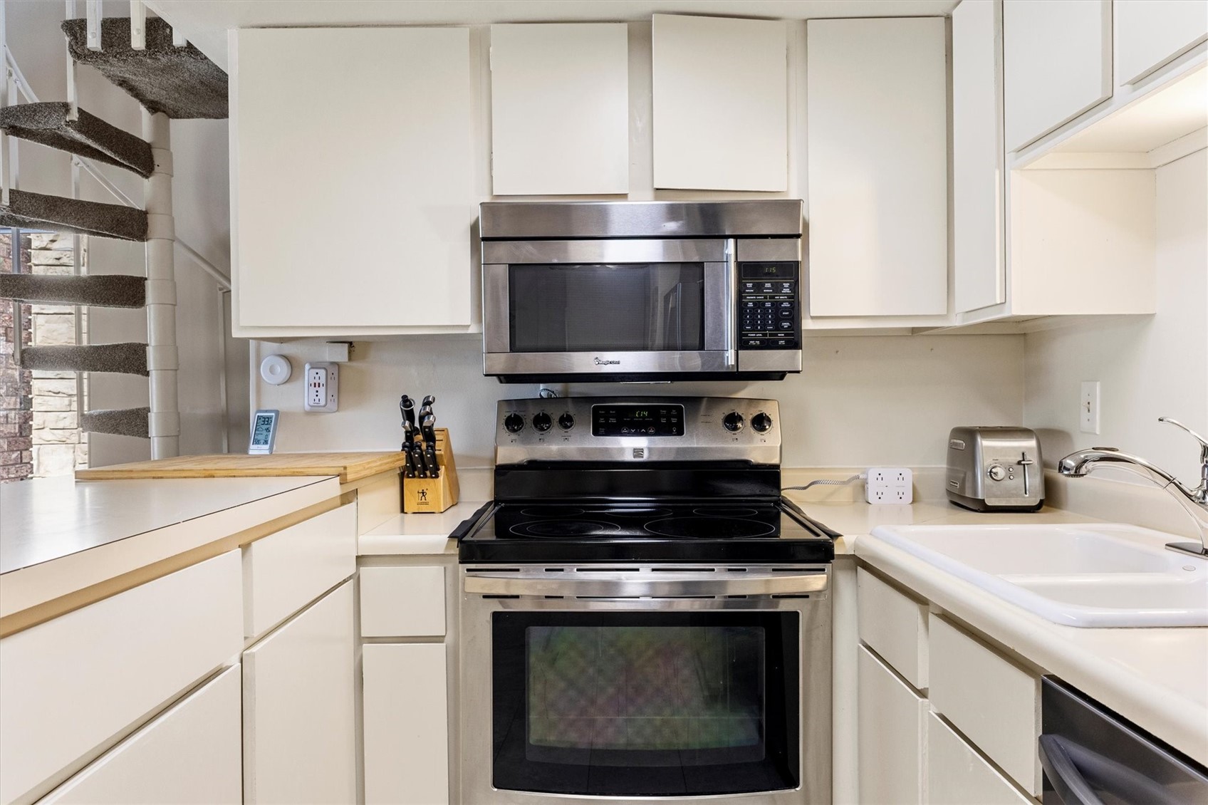 2215 Storm Meadows DRIVE 550