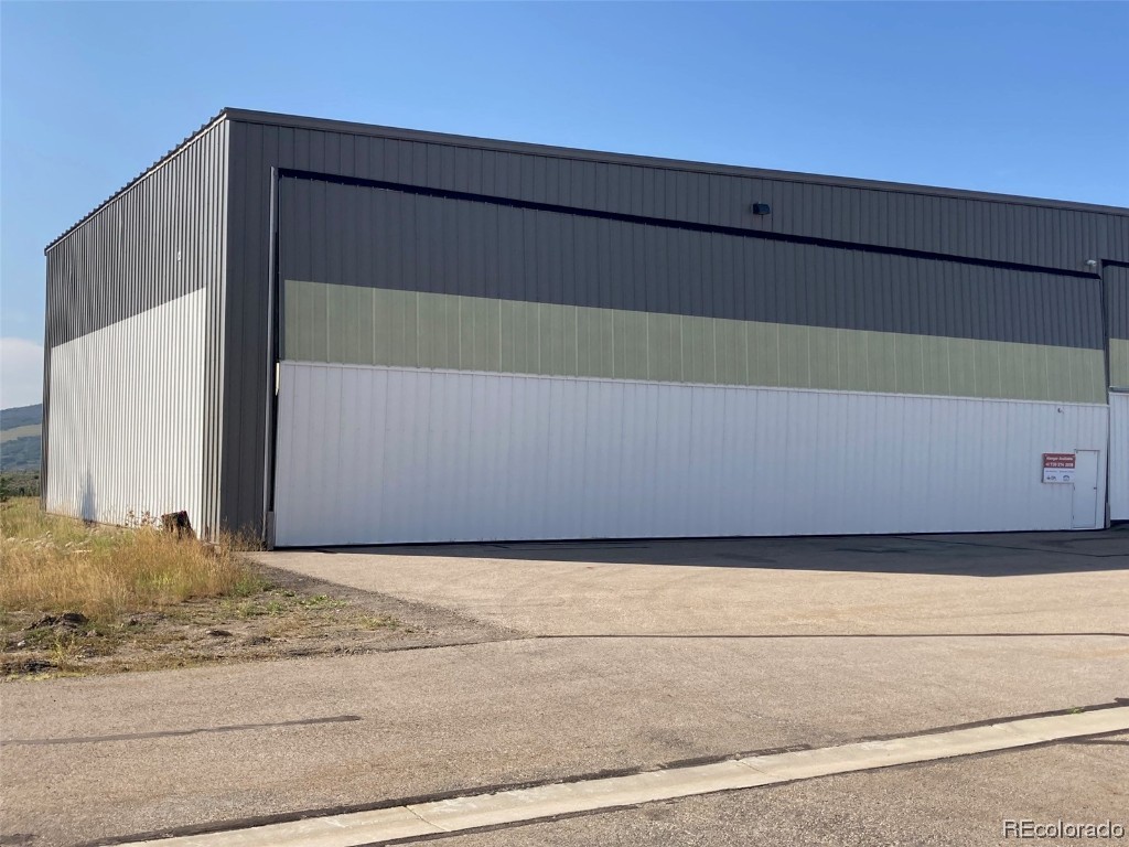 3461 Airport CIRCLE 2