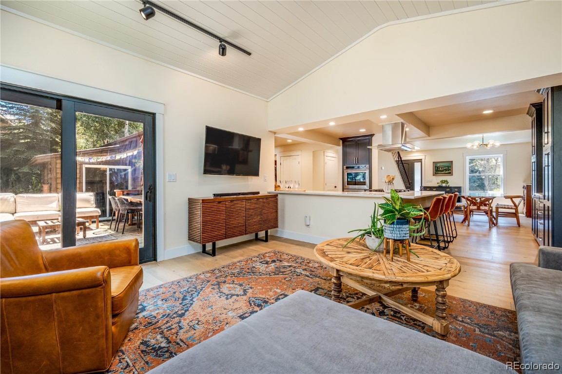 1245 Meadowood COURT