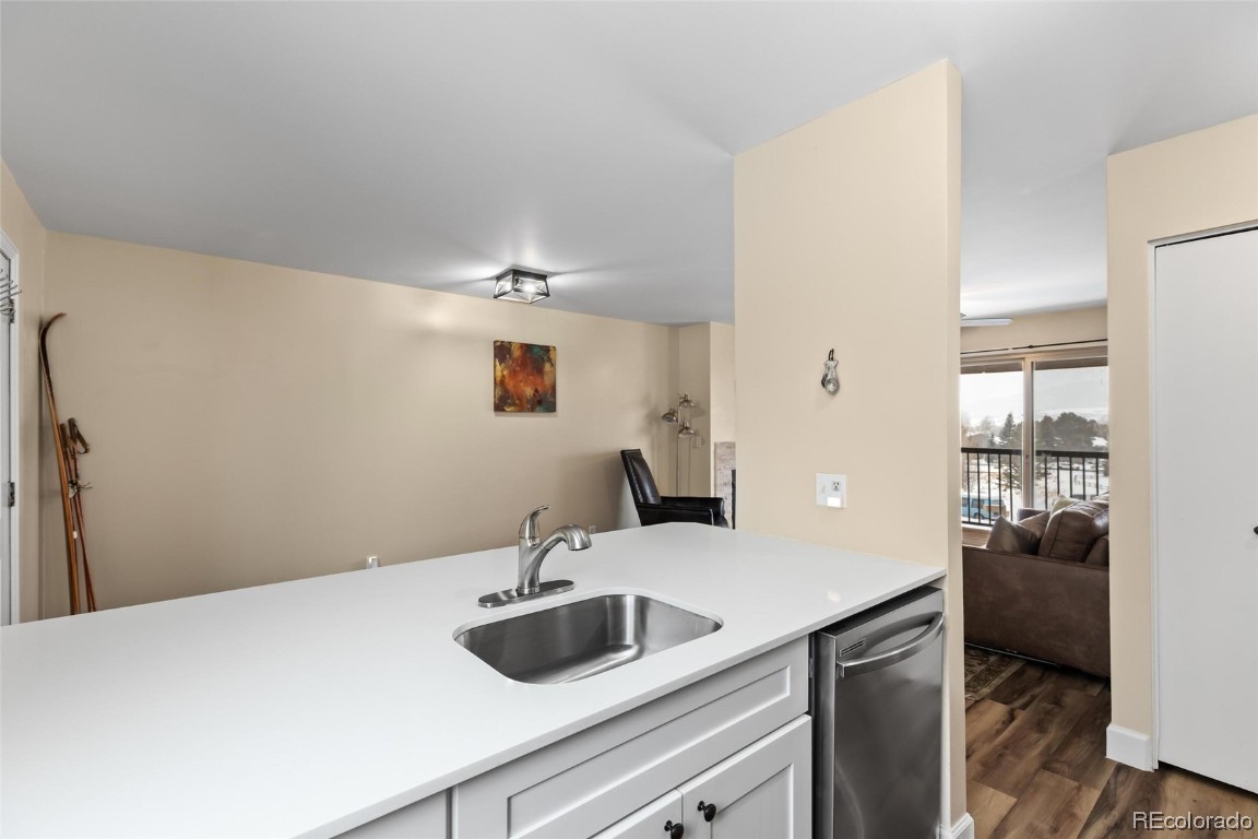 1555 Shadow Run COURT 307